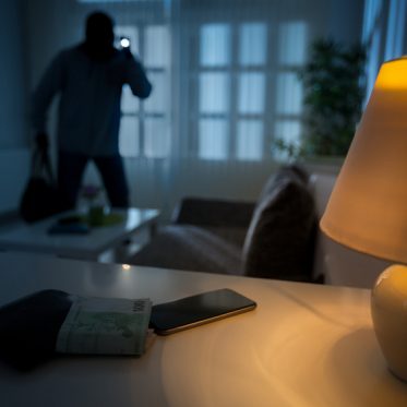 Symbolbild: Einbruch in einem bewohnten Haus