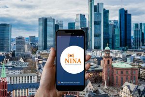 Die Feuerwehr Frankfurt empfiehlt die nationale WarnApp NINA