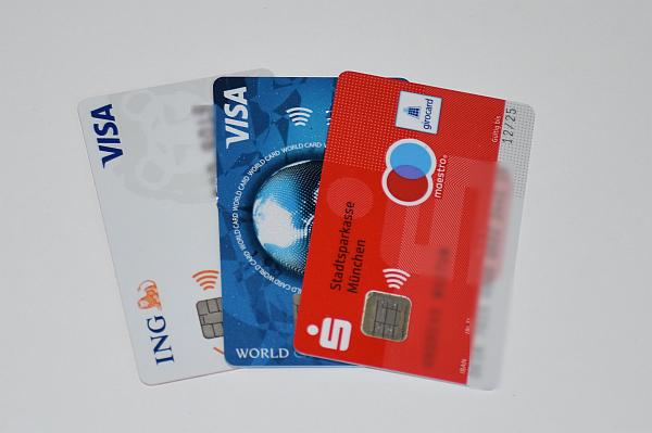 Debitkarte-Kreditkarte-Girocard