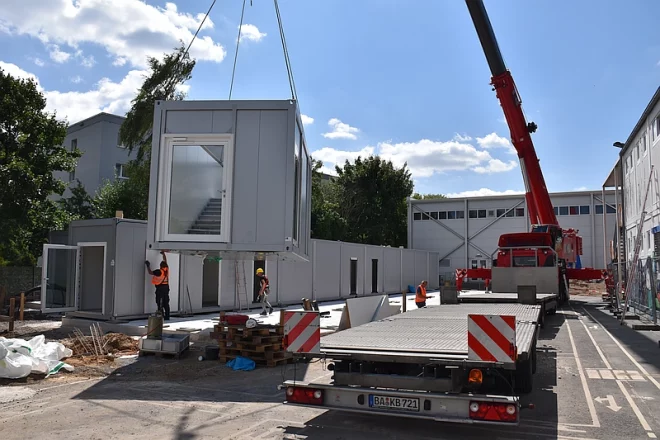 Aufstellung von Containern