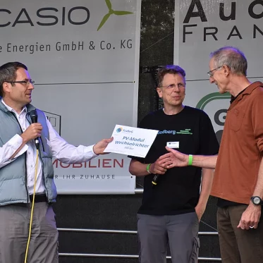 Preisverleihung an den Sieger auf dem Sommerfestival der IG Riedberg