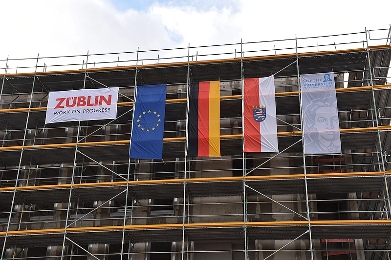 Anlassbezogene Beflaggung des Gebäudes