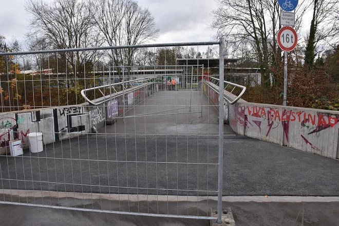Sperrung der Brücke am Eschersheimer Niddabad