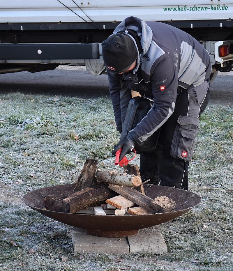 Tiny-Forest Aktion der Goethe-Universität - Feuerschale zum Aufwärmen