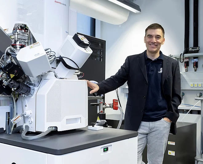 Rasterelektronenmikroskop mit Nanomanipulator