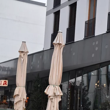 Riedbergzentrum mit Braille-Band