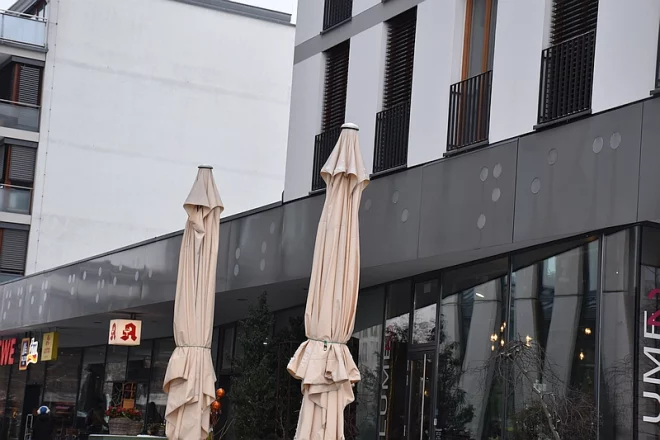 Riedbergzentrum mit Braille-Band