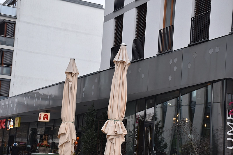 Riedbergzentrum mit Braille-Band