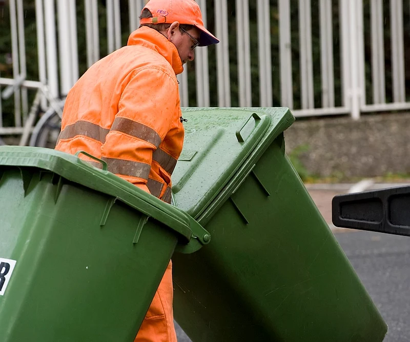 Mülltonnenleerung der FES