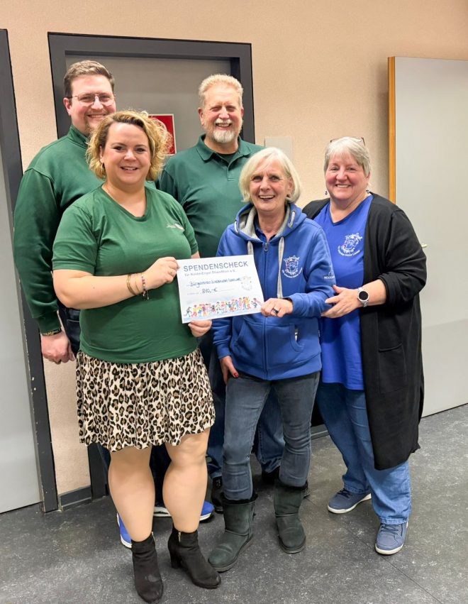Scheckübergabe an Verein KinderEngel