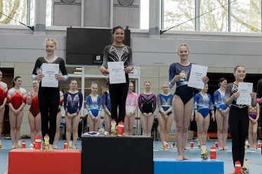 Turnerinnen auf dem Siegertreppchen