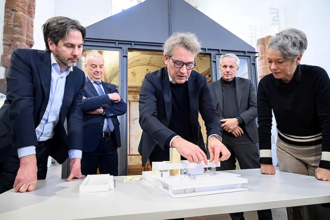 Architekt Benjamin Jourdan präsentiert Modell Nida