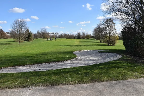 GolfRange Frankfurt gespiegelte Spielflächen