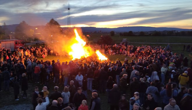 Osterfeuer am Riedberg