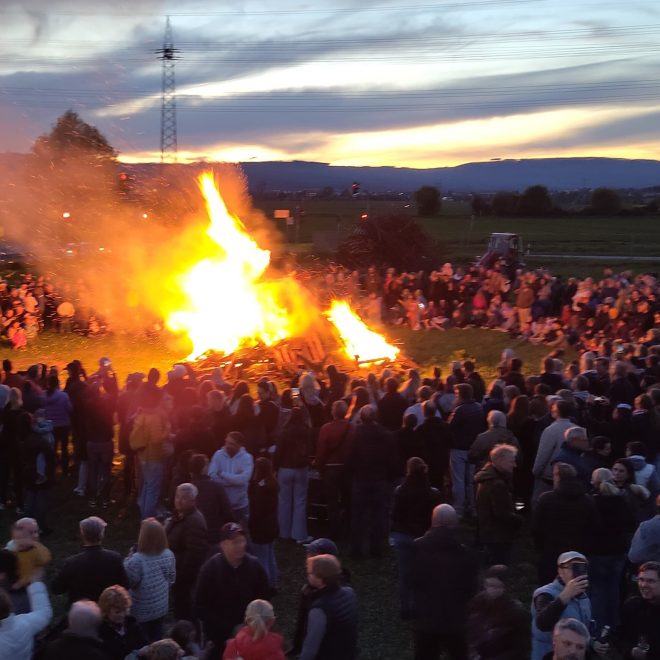 Osterfeuer am Riedberg