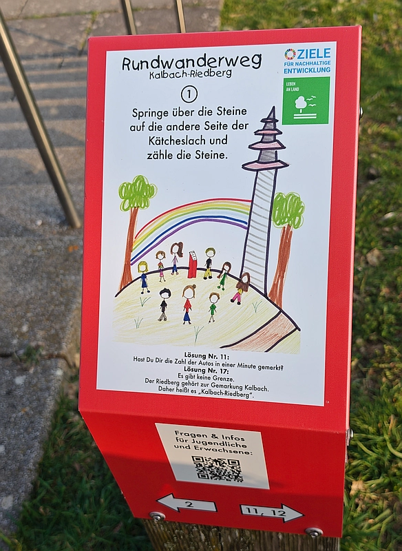 Stele des Rundwanderwegs