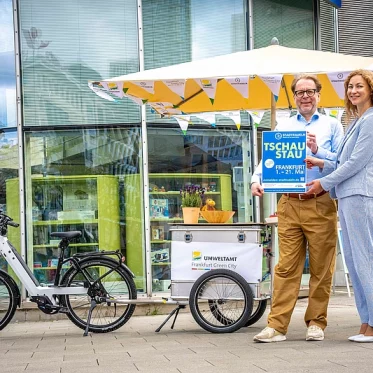 Mobilitätsdezernent Wolfgang Siefert und Klima- und Umweltdezernentin Tina Zapf-Rodríguez rufen zur Stadtradeln-Aktion unter dem Motto „Tschau Stau“ auf.