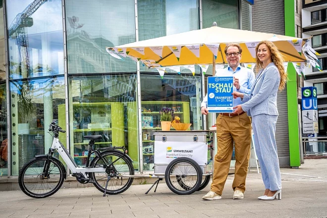 Mobilitätsdezernent Wolfgang Siefert und Klima- und Umweltdezernentin Tina Zapf-Rodríguez rufen zur Stadtradeln-Aktion unter dem Motto „Tschau Stau“ auf.