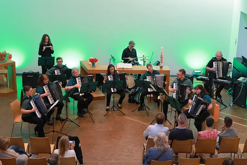 Accordion Soundscapes: Romance meets Rock und Pop