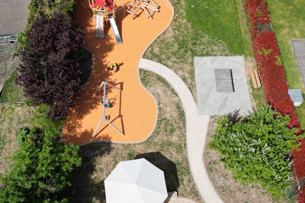 Eine Luftansicht vom Spielplatz an der Kalbacher Hauptstraße