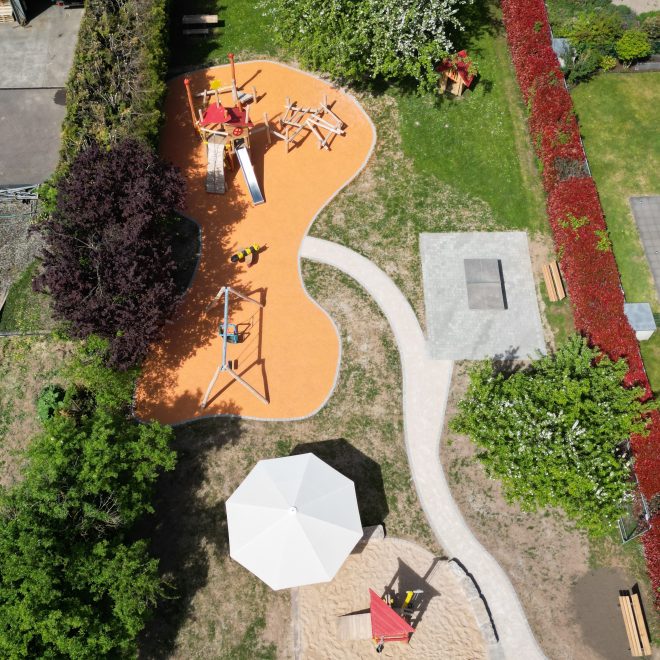 Eine Luftansicht vom Spielplatz an der Kalbacher Hauptstraße