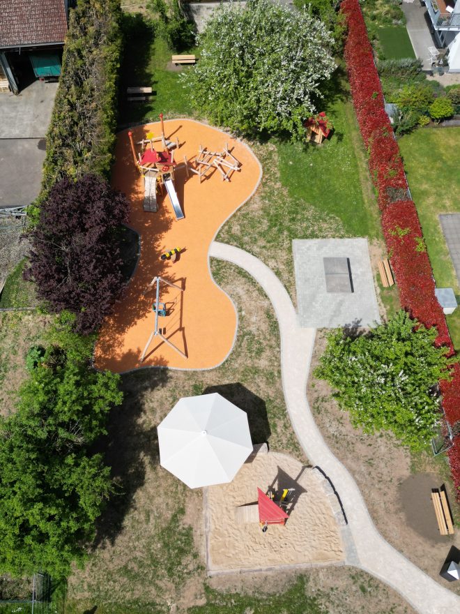Eine Luftansicht vom Spielplatz an der Kalbacher Hauptstraße