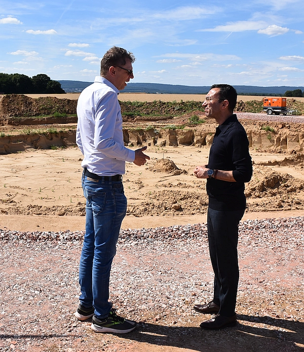 Aufsichtsratsvorsitzender der FraBeG Andreas Heming und Oberbürgermeister Mike Josef im Gespräch