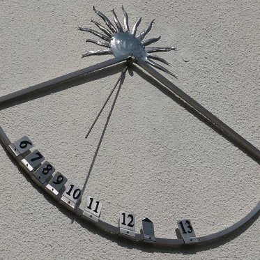 Sonnenuhr groß