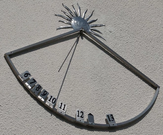 Sonnenuhr groß