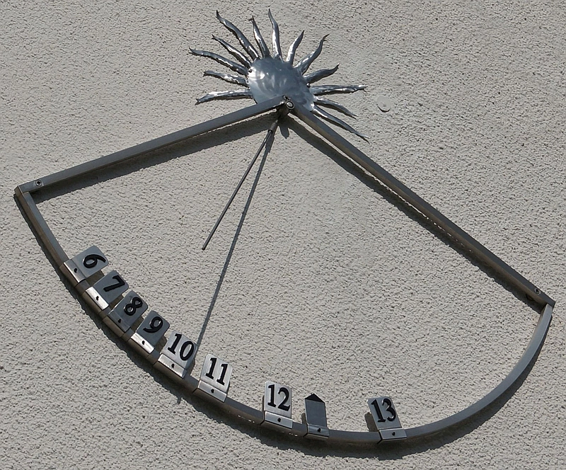 Sonnenuhr groß