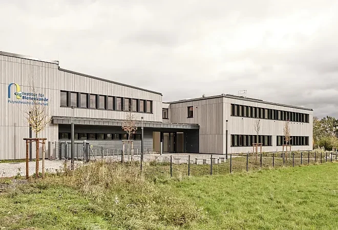 Institut für Bienenkunde: Gebäude von der Ebertstrasse aus