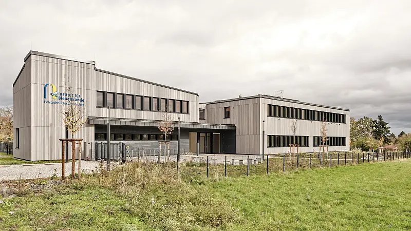 Institut für Bienenkunde: Gebäude von der Ebertstrasse aus