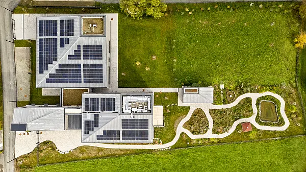 Institut für Bienenkunde: Komplex und Garten von oben
