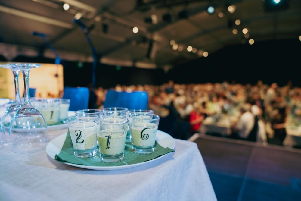 Grüne Soße Festival - Gläser mit grüner Soße
