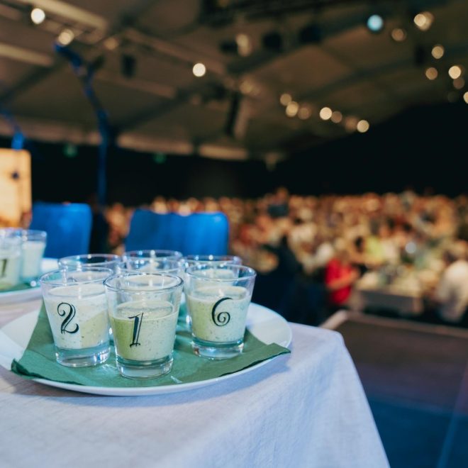 Grüne Soße Festival - Gläser mit grüner Soße