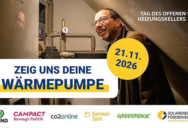 Ein Mann an seiner Heizungsanlage